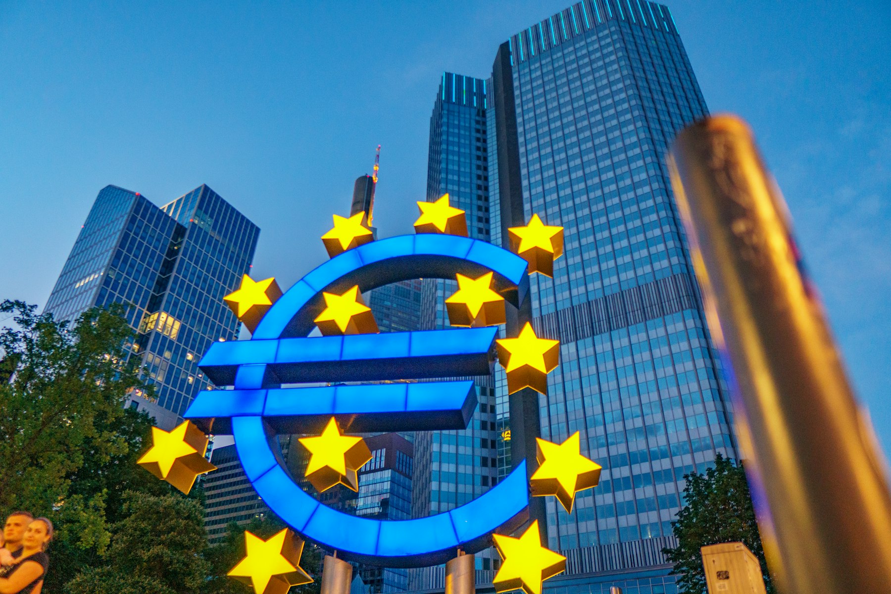 Euro-Skulptur vor der Europäischen Zentralbank in Frankfurt